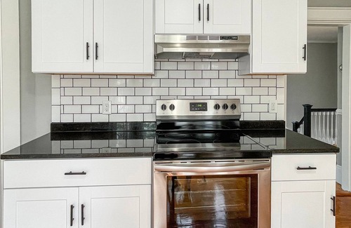 Hampton Apartment | Close to local Beaches and Downtown.