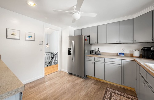 New London House | Close to Mystic, Stonington, Westerly. Room for everyone. 3 mins to Ocean Beach.