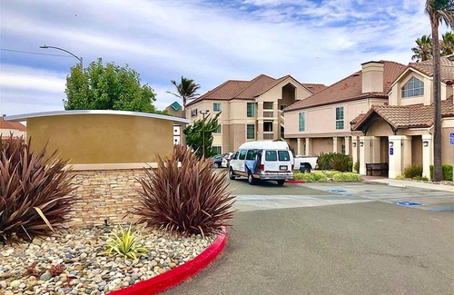 San Bruno Resort | Close to San Francisco Zoo! 2 Spacious Units, Free Breakfast, Pool, Pet-friendly
