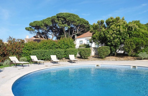 Santana Villa | Close to SESIMBRA, tranquility, swimming pool, terrace, gardens, 10 min from the beach