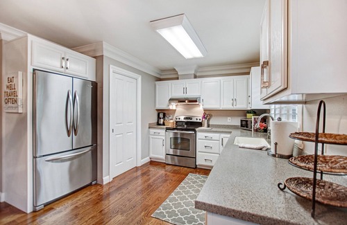 Boyes Hot Springs Cottage | Close to Sonoma Plaza, Hot Tub and Bikes Included