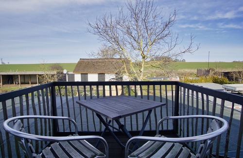 Middelhagen Apartment | Close to the sea, quiet location, use of swimming pool and sauna - Haus Büdnerstube FeWo 5