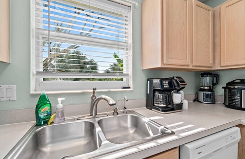 Indialantic House | Close to the Beach 3 BR 2 BA Relaxing Townhome - Dog Friendly