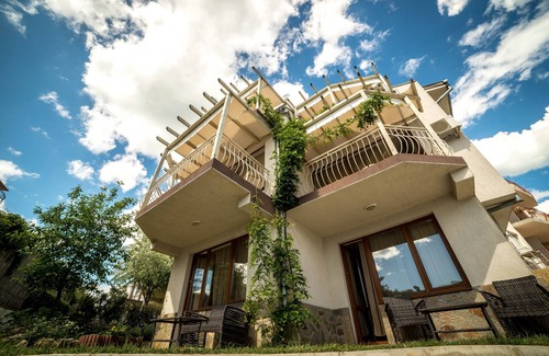 Sunny Beach Apartment | Close To The Beach - Perfect For Couples & Families