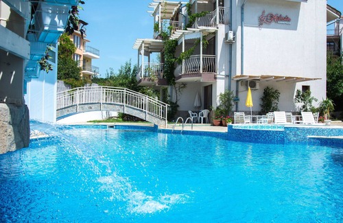 Sunny Beach Apartment | Close To The Beach - Perfect For Couples & Families