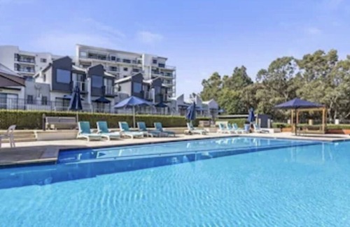 Ascot Apartment | Close to the city with tranquility of the ascot river behind complex