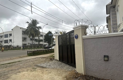 Abuja Apartment | close to the Market, banks and the Central, provision of Modern amenities,