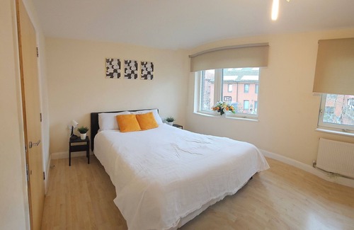 Northumberland Park Condo | Close To The New Iconic Tottenham Stadium & Drumsheds, With Easy Access to City.