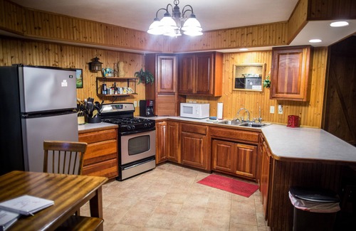 Decorah Cabin | Close to trails, streams, river and downtown Decorah.