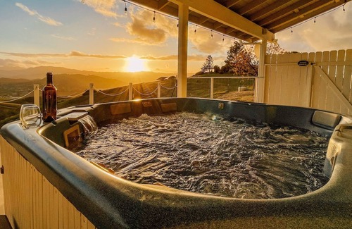 Templeton House | Close to Wineries/Hot Tub/Vineyard View/Dog Okay!