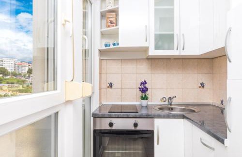 Znjan Apartment | Close to Znjan beach spacious studio with balcony
