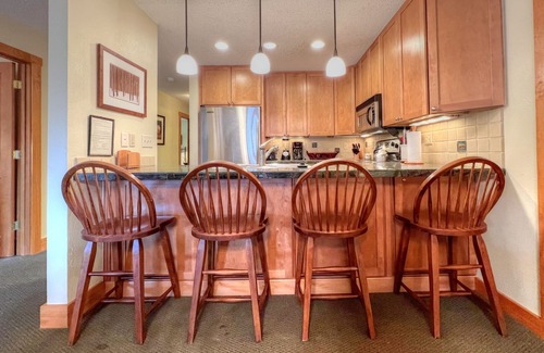 Crested Mountain Village Condo | Close Walk to Slopes, Great views, Hot Tub
