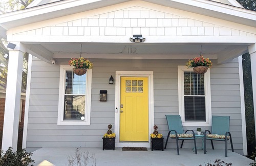 Wilmington House | Closest to Greenfield Concerts: Huge yard for pups, Comfy, Workstation, sleeps 7