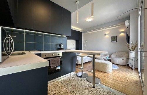 Tavros Apartment | Cloud 9 - smart apartment private jacuzzi