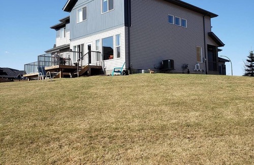 Southeast Edmonton House | Cloud9 at the hills