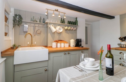 Turnchapel Cottage | CLOVER COTTAGE, pet friendly, character holiday cottage in Hooe