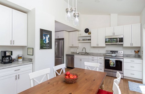 Black Mountain House | Clover Hill Cottage | Pet-Friendly, Spacious Yard & 5 min. to Black Mtn!