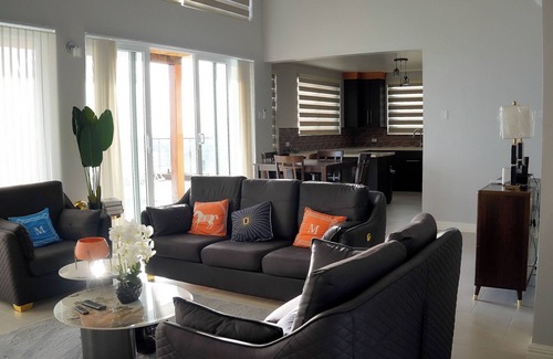 Whitehouse House | Club 37 @ Whitehouse Beach Club, 3bedroom WIFI, Pool and other modern amenities