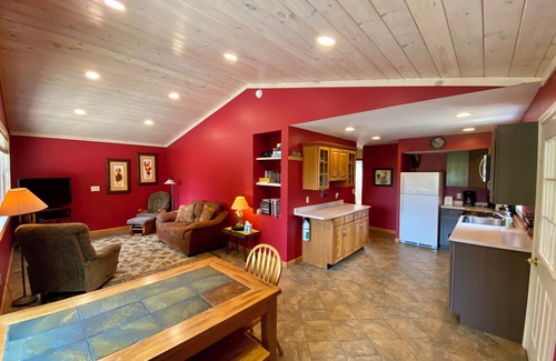Center Ossipee Cabin | Cluck's Cabin - Lakes Region/Mt Washington Valley - Dog Friendly, AC,
