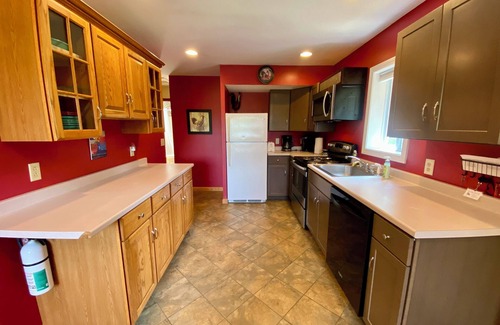 Center Ossipee Cabin | Cluck's Cabin - Lakes Region/Mt Washington Valley - Dog Friendly, AC,