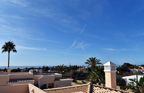Carvoeiro House | Cluster villa with sea view and roof terrace