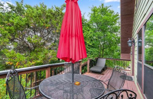 Gruene House | Clutter Falls Retreat - Guest House