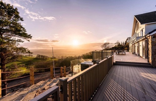 Llanbedr-dyffryn-clwyd House | Clwyd Gate Manor Pool Sauna HotTub Cave Wales