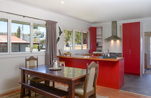 Clyde House | Clyde perfect - Central - rail trail perfect.