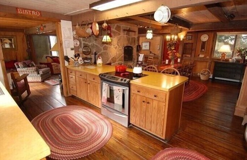 Old Timberline House | CM05-Sweeping Views! Private Pond, Hot tub!