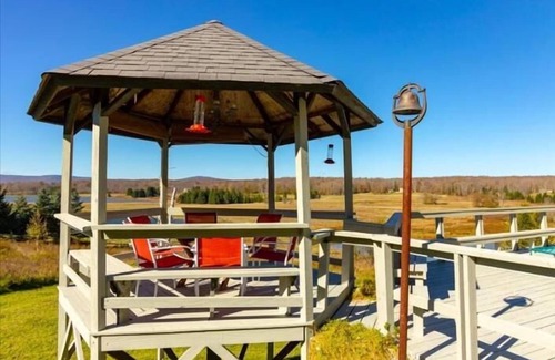 Old Timberline House | CM05-Sweeping Views! Private Pond, Hot tub!