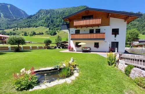 Fusch an der Grossglocknerstrasse Apartment | Cosy apartment for 2 guests with WIFI, panoramic view and parking