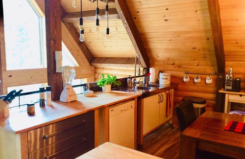 Sainte-Lucie-des-Laurentides Cottage | Cozy cottage with hot tub/firepit, in nature with absolute privacy