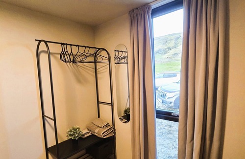 Selfoss Cabin | Cosy Northern Ligths Cabin with hot tub and magical views on the Golden Circle