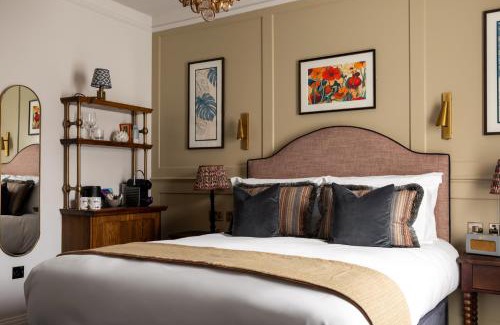 Kew Hotel | Coach & Horses Hotel