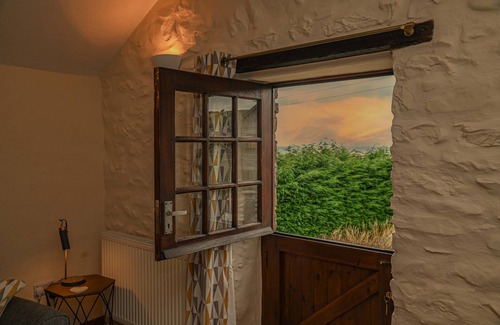 Aberaeron Cottage | Coach House - Panteg Road is Located in the Beautiful Georgian Town of Aberaeron