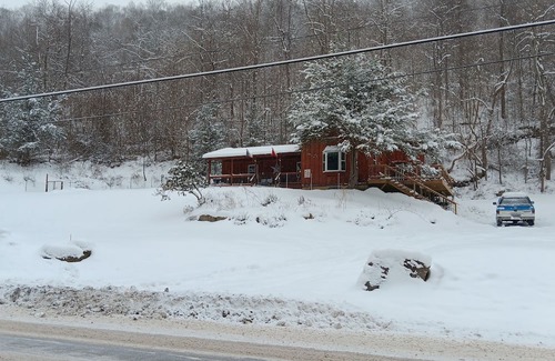 Nettie Cabin | Coal Siding Cabin on the Cherry River. Family and pet friendly!