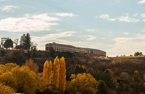 Pullman Hotel | Coast Hilltop Inn