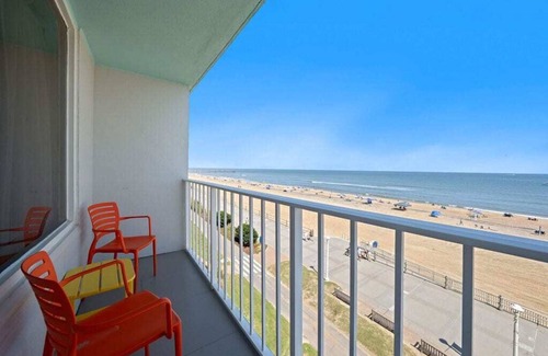 Northeast Virginia Beach Condo | Coastal 1BR Condo w/Indoor Pool & Ocean Access