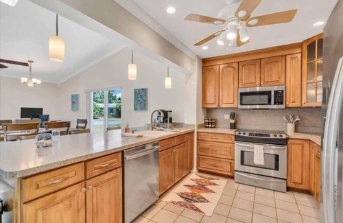 Laurel House | Coastal 2BR Getaway|5 Min to Beach|Pool+Peloton