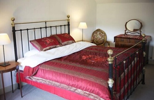 Bridport Other | Coastal 6 bedroomed property set in own farmland yet not far from ammenties.