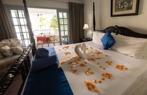 Hastings Hotel | Coastal Bliss! Spacious Suite w/Private Balcony & Pool View! Game Room, Pool!