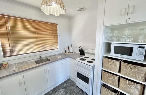 Port Hughes Apartment | Coastal Break - Peaceful 3 BR Home Near the Beach