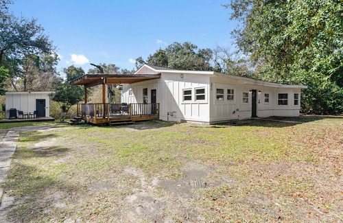 Gulfport Apartment | Coastal Cabana Studio - Close to beach and Mississippi City