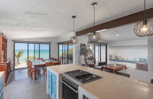 Chelem House | Coastal Casual Bliss: Beach + Pool + Rooftop Deck + Generator + Fast Internet