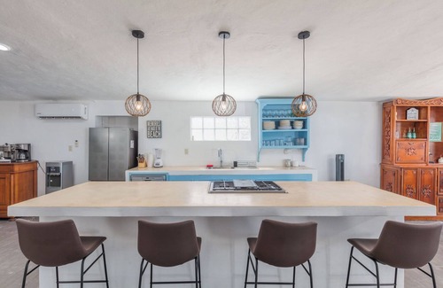 Chelem House | Coastal Casual Bliss: Beach + Pool + Rooftop Deck + Generator + Fast Internet