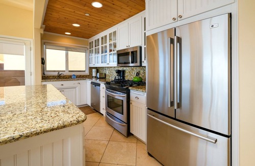 Cayucos House | Coastal Charm Meets Pier-Perfect, Oceanfront Home in Cayucos