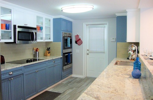 Holmes Beach Cottage | Coastal Charm Meets Cottage Chic! Sparkling Pool/Spa *4 Doors To The Beach*