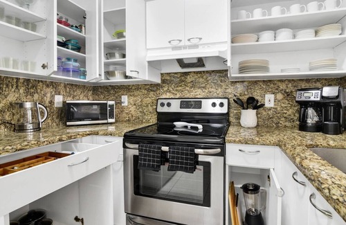 Mission Bay Apartment | Coastal Chic Apt - Minutes from Evert Tennis Academy & Osprey Point Golf Course