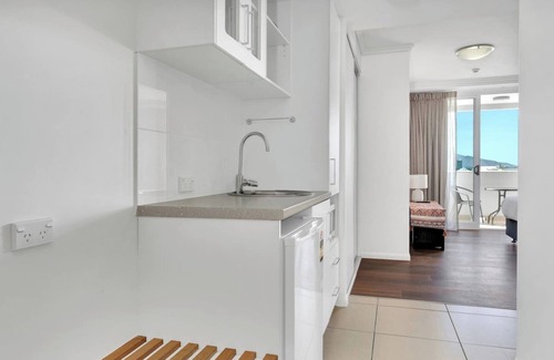 Cairns Central Business District Apartment | Coastal Chic in Heart of Cairns with Rooftop Pool