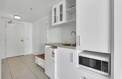 Cairns Central Business District Apartment | Coastal Chic in Heart of Cairns with Rooftop Pool
